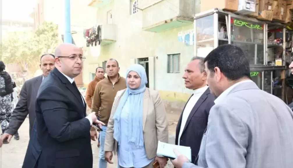 محافظ الفيوم يخصم يومين من راتب رئيس وحدة سنرو بسبب النظافة والإشغالات