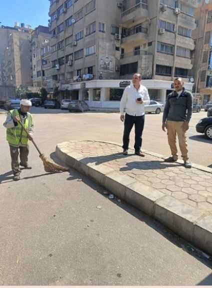 حي العجوزة بالجيزة يشن حملة مكبرة لرفع الإشغالات والتصدي للنباشين