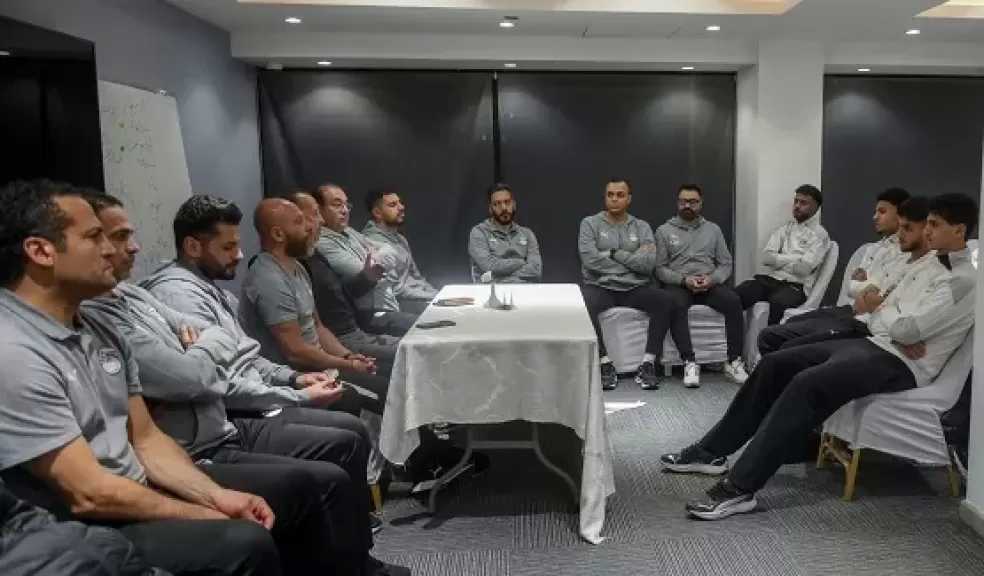 حمادة الشربيني يجتمع بلاعبي منتخب الشباب بعد ودية الجزائر