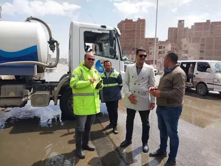 رئيس مياه القليوبية يتابع رفع تجمعات الأمطار بالمحافظة