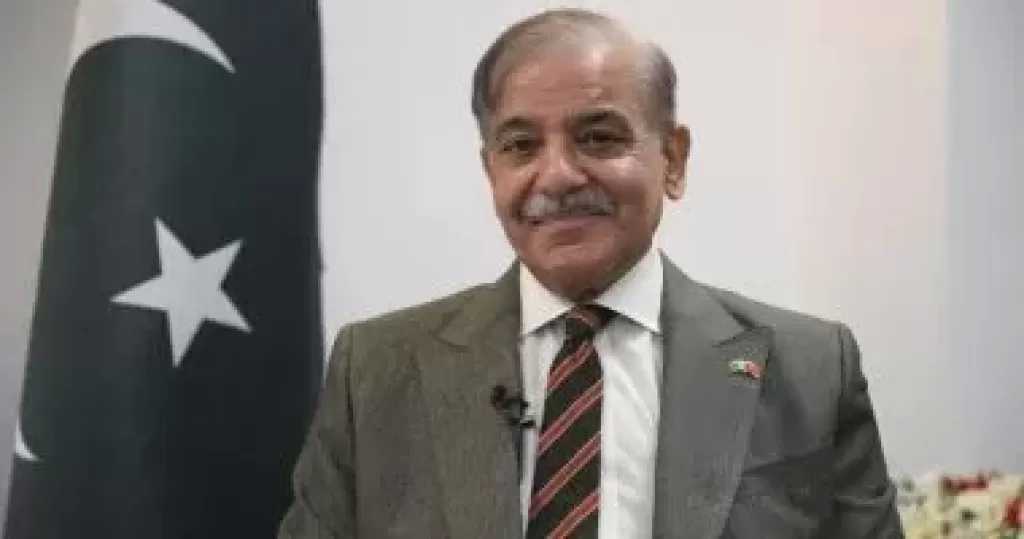 باكستان تدعو مواطنيها إلى ترشيد استهلاك الوقود وتجنب السفر غير الضرورى