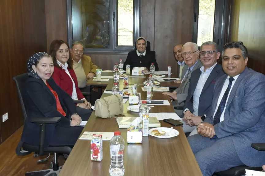 مجلس إدارة مركز النانو تكنولوجي بجامعة عين شمس يناقش تطوير البنية التحتية وتفعيل الأنشطة البحثية