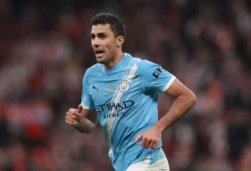 المونديال يهدد بقاء رودري داخل مانشستر سيتي