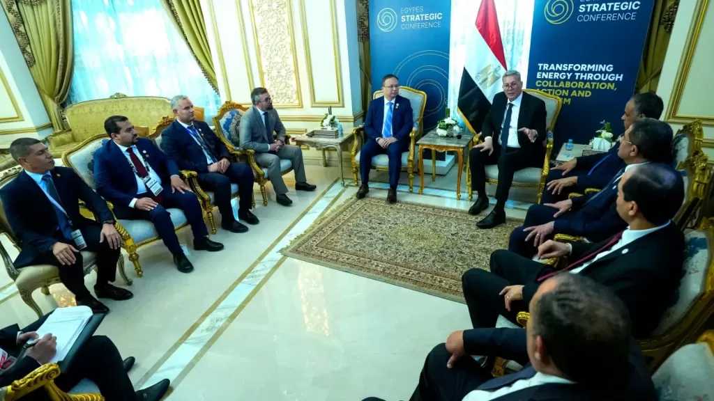 وزير البترول يبحث مع ”يونايتد إنرجي” خطط الإنتاج بالصحراء الغربية واستخدام الطاقة الشمسية