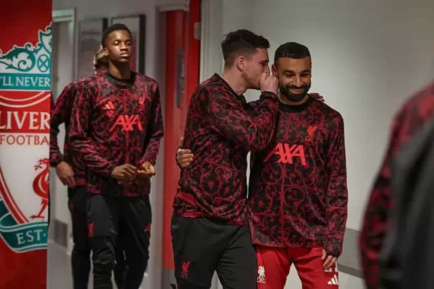 ألدريدج يطالب لاعبي ليفربول بتوديع صلاح بالشكل اللائق