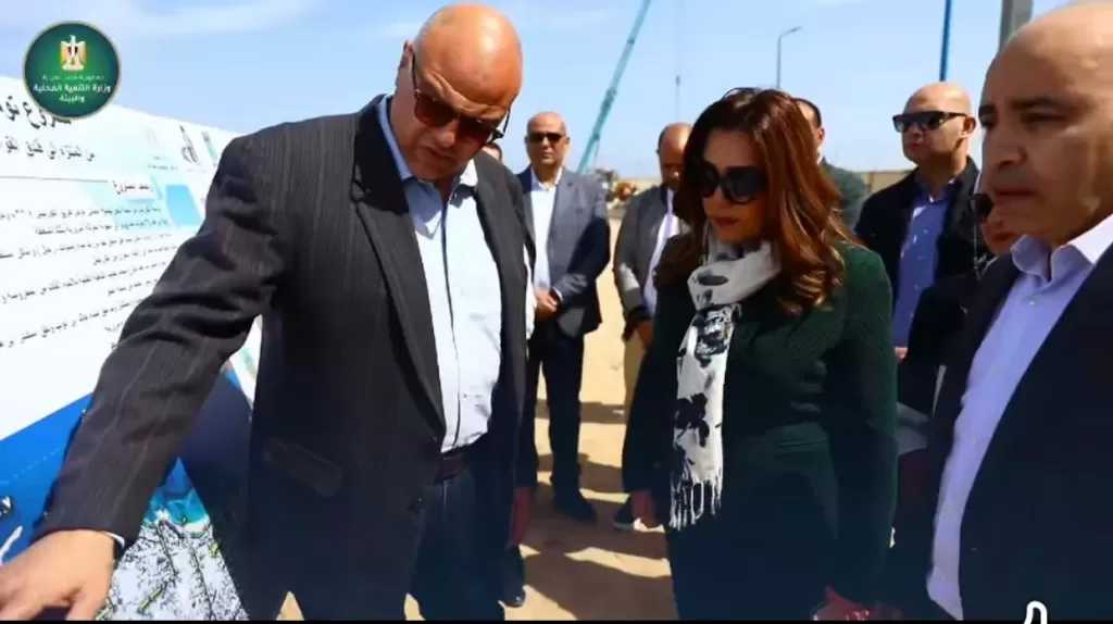 وزيرة التنمية المحلية والبيئة ومحافظ الإسكندرية عدداً من المشروعات التنموية والخدمية بالمحافظة