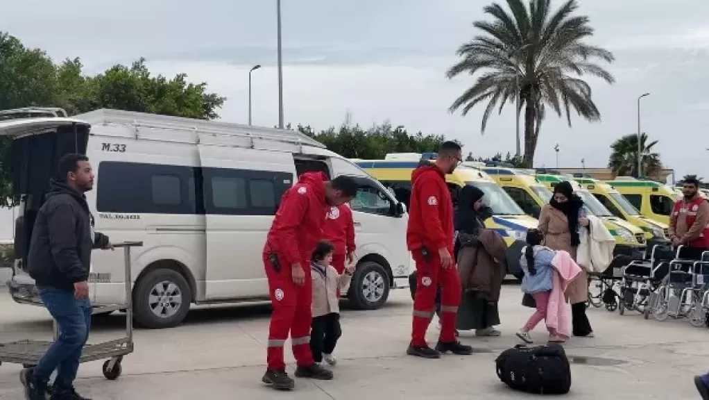 وصول دفعة جديدة من العائدين لقطاع غزة إلي ميناء رفح البري بشمال سيناء
