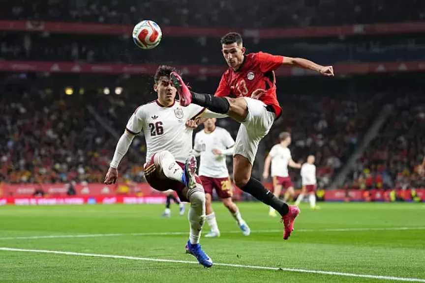 منتخب مصر يعود للقاهرة بعد التعادل مع إسبانيا وديًا