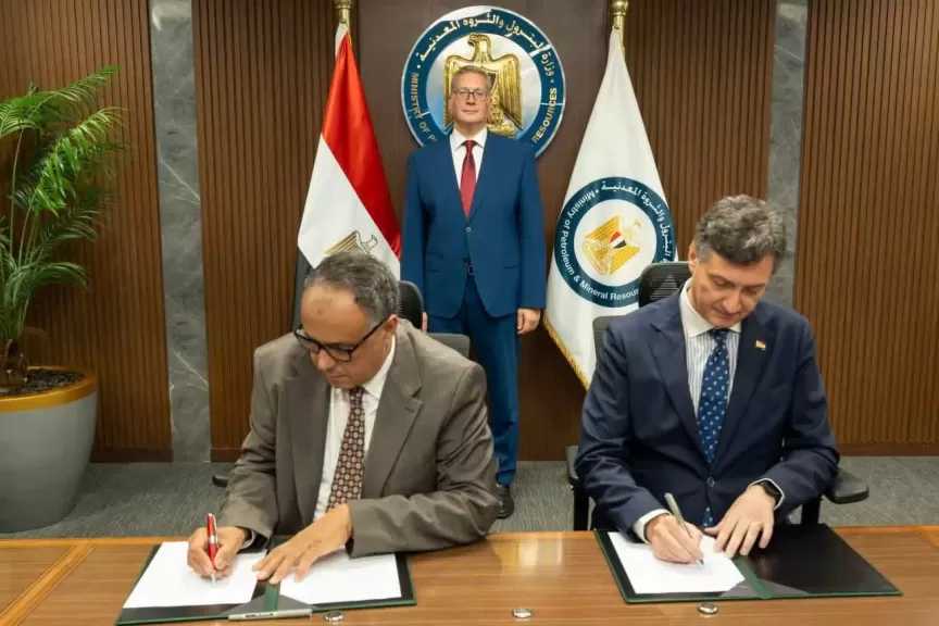 وزير البترول والثروة المعدنية يشهد توقيع مذكرة نوايا مع “إيني” لتجديد الالتزام بمنطقة شمال بورسعيد