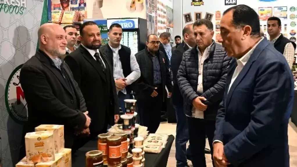 رئيس الوزراء يتفقد معرض منتجات الشركات الصناعية ببنها