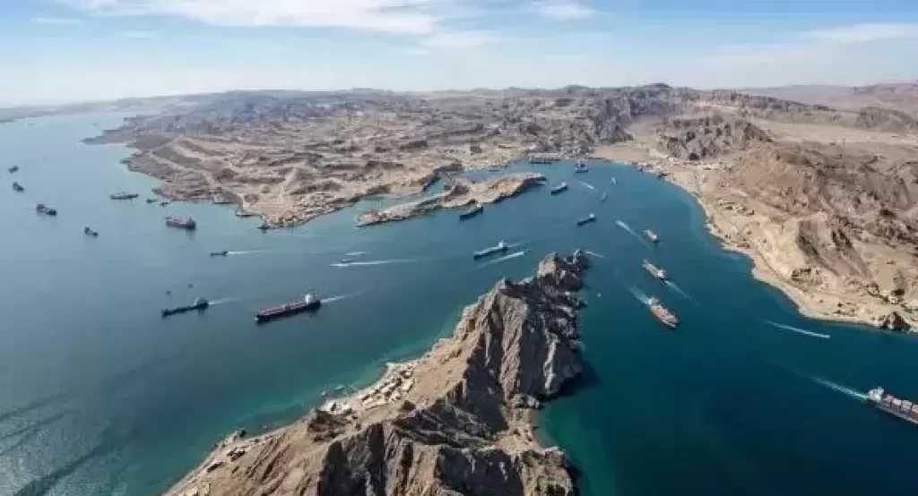 إيران: مضيق هرمز لن يعود لوضعه السابق ولن يتم عبوره إلا بإذننا