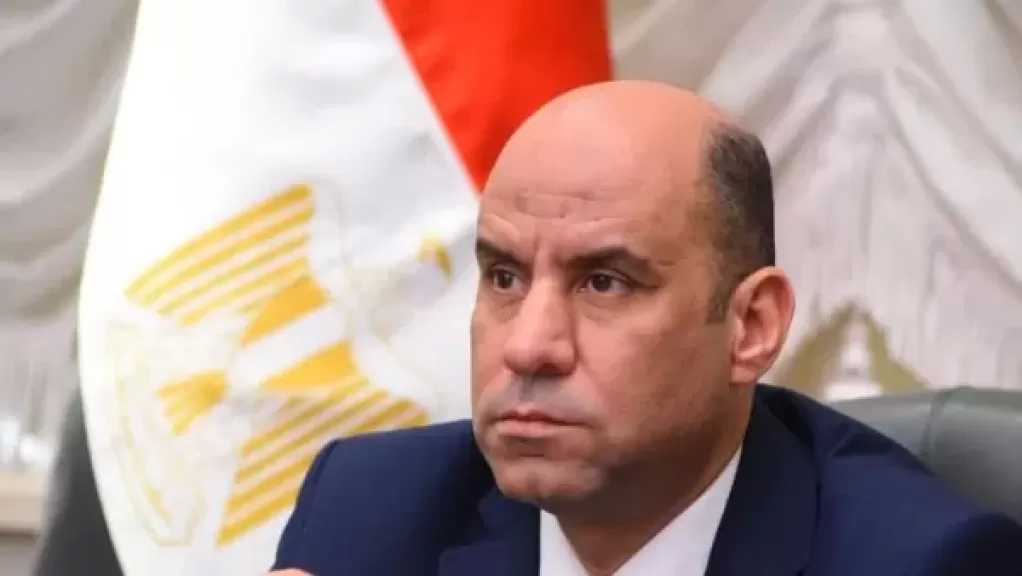 العمل تتابع تنفيذ قرار العمل عن بعد بالقطاع الخاص