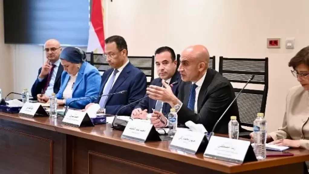 وزير التعليم: ندرس تخصيص باقات رقمية آمنة للطلاب دون سن 18 عامًا
