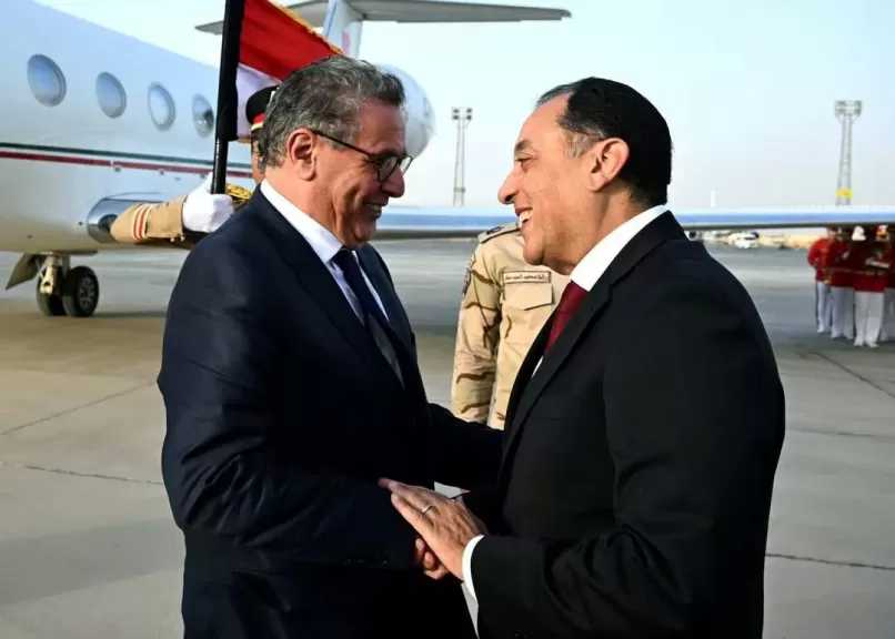 رئيس الوزراء يستقبل نظيره المغربي في مطار القاهرة الدولي