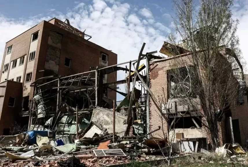 الكويت: التعامل مع 6 إصابات إثر سقوط مقذوفات وشظايا على منطقة سكنية