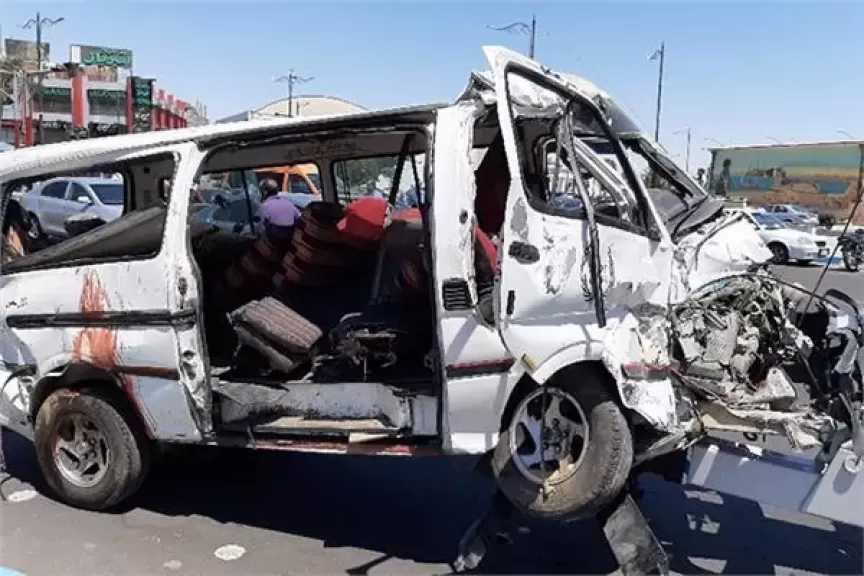 إصابة 10 أشخاص إثر حادث تصادم بين سيارتين ميكروباص في العاشر من رمضان