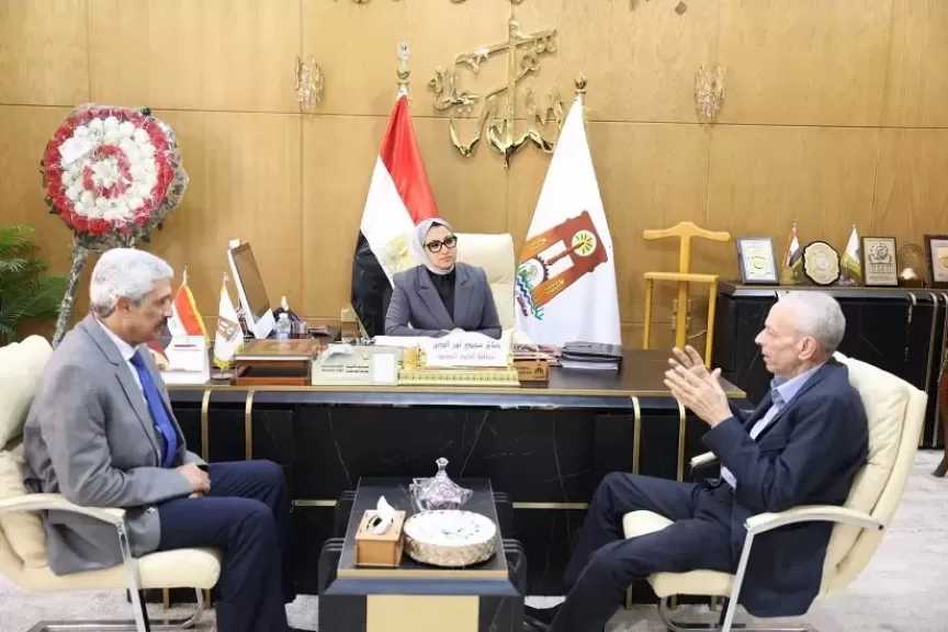 محافظ الوادي الجديد تتابع مستجدات مشروع إنتاج حامض الفوسفوريك