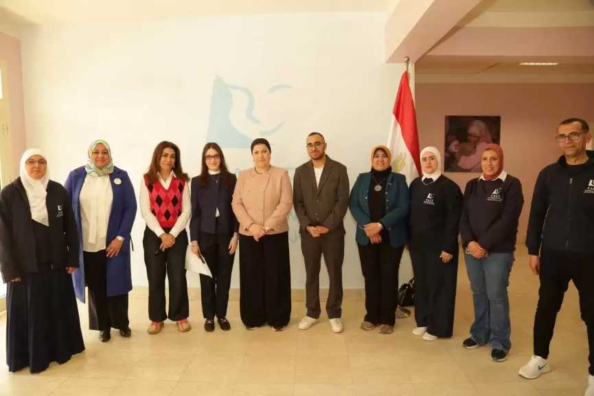 رئيسة ”القومي للطفولة والأمومة” تزور مركز فيس للكفالة وتشيد بدوره في رعاية ودمج الأطفال داخل أسر بديلة
