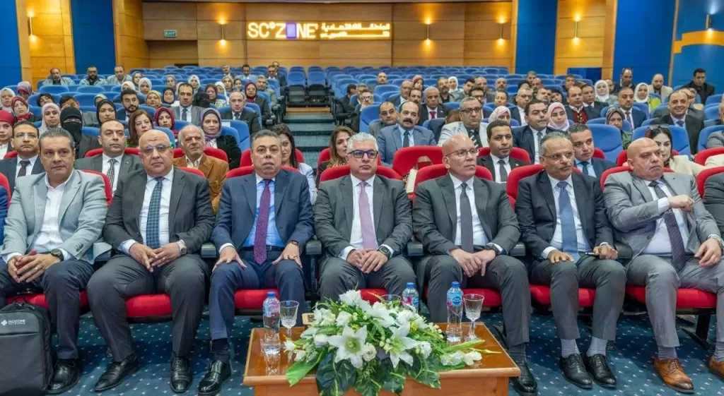 رئيس اقتصادية قناة السويس في جولة تفقدية ببورسعيد للوقوف على مستجدات الأعمال بالمشروعات الجارية