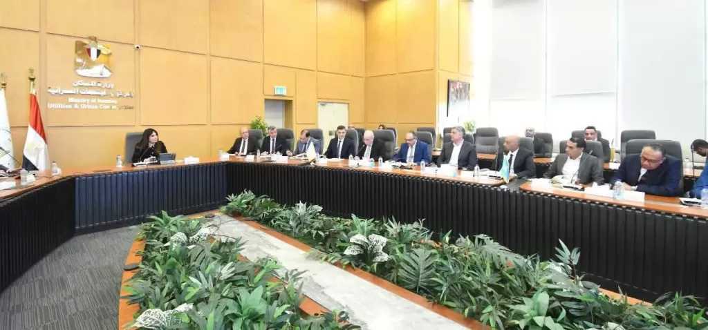 وزيرة الإسكان تبحث مع ممثلي الاتحاد المصري لمقاولي التشييد والبناء ورؤساء الشركات العاملة بالقطاع تعزيز التعاون المشترك