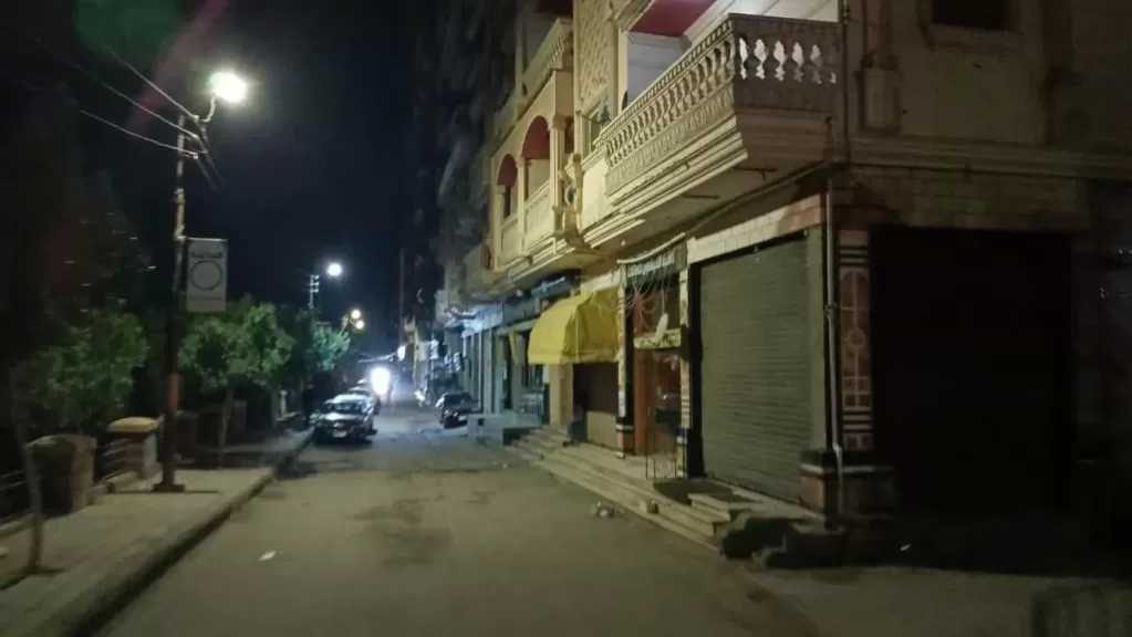 محافظ كفر الشيخ يتابع تطبيق قرار غلق المحال العامة بمراكز ومدن المحافظة.. صور