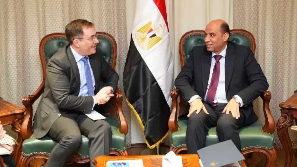 وزير العمل يبحث مع سفير المملكة المتحدة بالقاهرة التعاون في التدريب المهني وتمكين المرأة