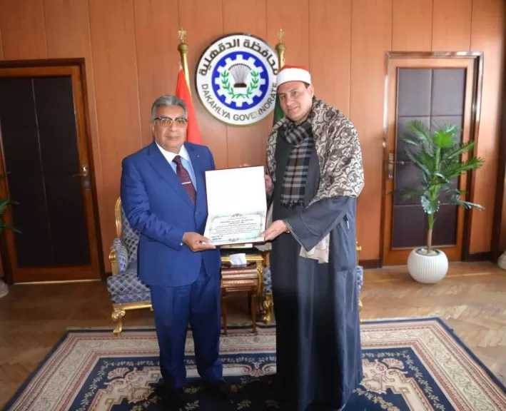 محافظ الدقهلية يكرم عدد من قيادات الأوقاف والأئمة لجهودهم المتميزة في المناسبات الدينية والعامة خلال العام