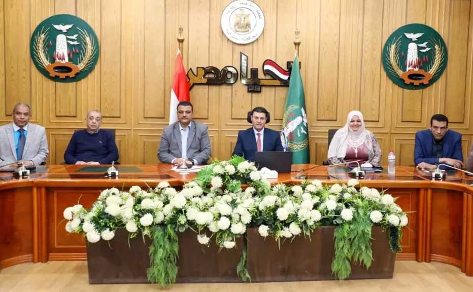 تنفيذاً لتوجيهات محافظ المنوفية.. السكرتير العام والمساعد يعقدان اجتماعا برؤساء الوحدات المحلية عبر تقنية الفيديو كونفرانس