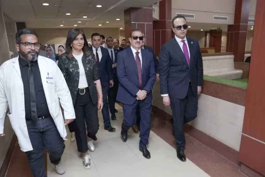 رئيس هيئة الرعاية الصحية يقرر صرف مكافأة تشجيعية للعاملين بمستشفى النصر ببورسعيد.. ويؤكد: المستشفى مركز مرجعي لجراحات القلب المفتوح