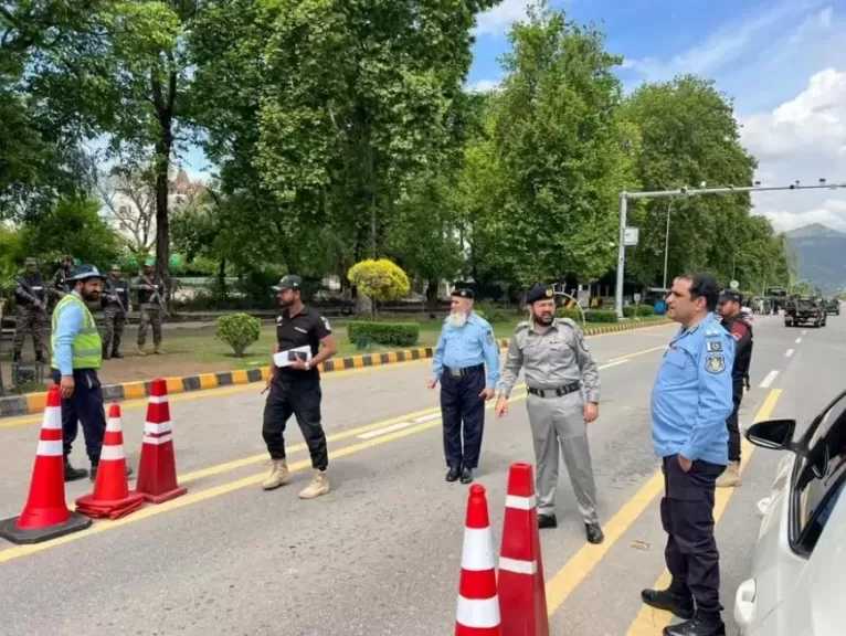 إسلام أباد تشدد الإجراءات الأمنية قبل محادثات السلام الأمريكية الإيرانية