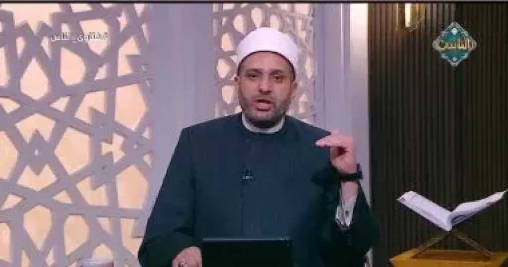 هل تعليق صور المتوفى بالمنزل حرام؟ أمين الفتوى يجيب