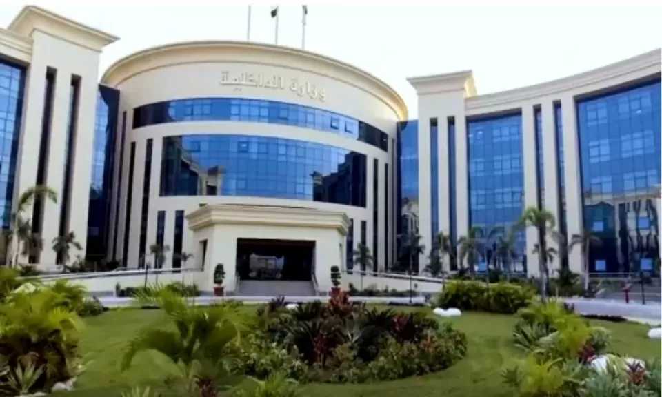 وزارة الداخلية: إنهاء خدمة فرد شرطة لخروجه عن مقتضى الواجب الوظيفي فى تعامله مع سائح بالجمالية