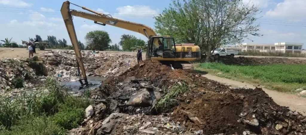 محافظ كفرالشيخ يتابع تكريك مصرف منية جناج بدسوق لتعزيز كفاءة الري والصرف
