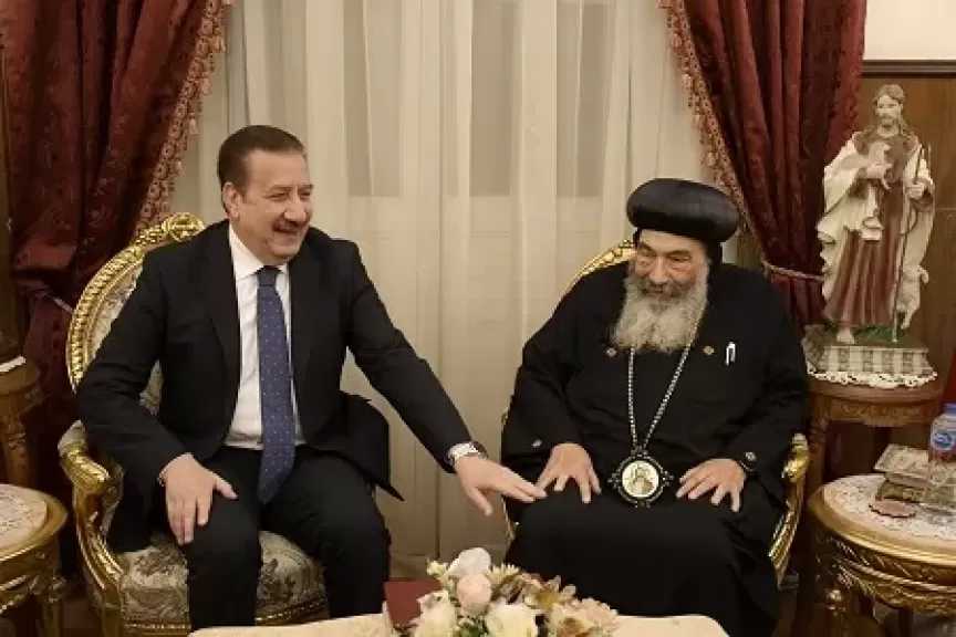 محافظ بورسعيد يزور الكاتدرائية.. ويهنئ الإخوة الأقباط بعيد القيامة المجيد