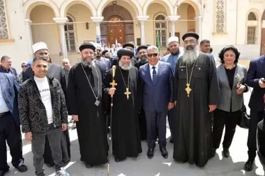 محافظ الدقهلية يقدم التهنئة لشعب كنيسة ميت غمر بمناسبة عيد القيامة المجيد