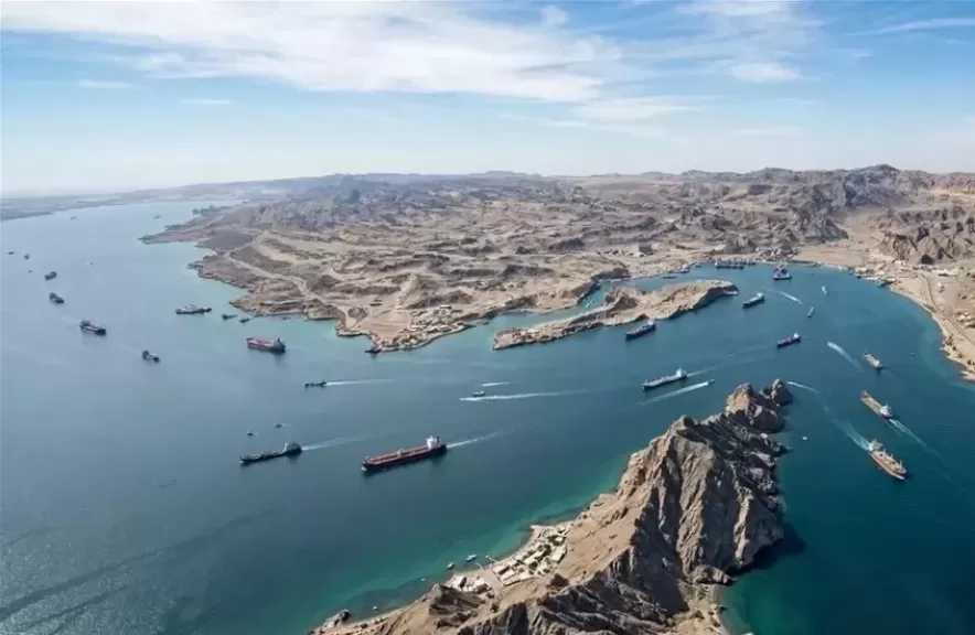 الحرس الثوري الإيراني يتوعد الولايات المتحدة بـ دوامات مميتة داخل مضيق هرمز