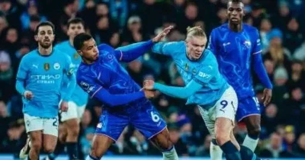 التشكيل الرسمي لقمة تشيلسي ضد مان سيتي في الدوري الإنجليزي.. مرموش بديلاً