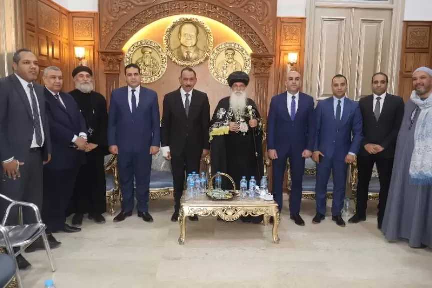 محافظ سوهاج يقدم التهنئة للإخوة الأقباط بمطرانيات طهطا وطما