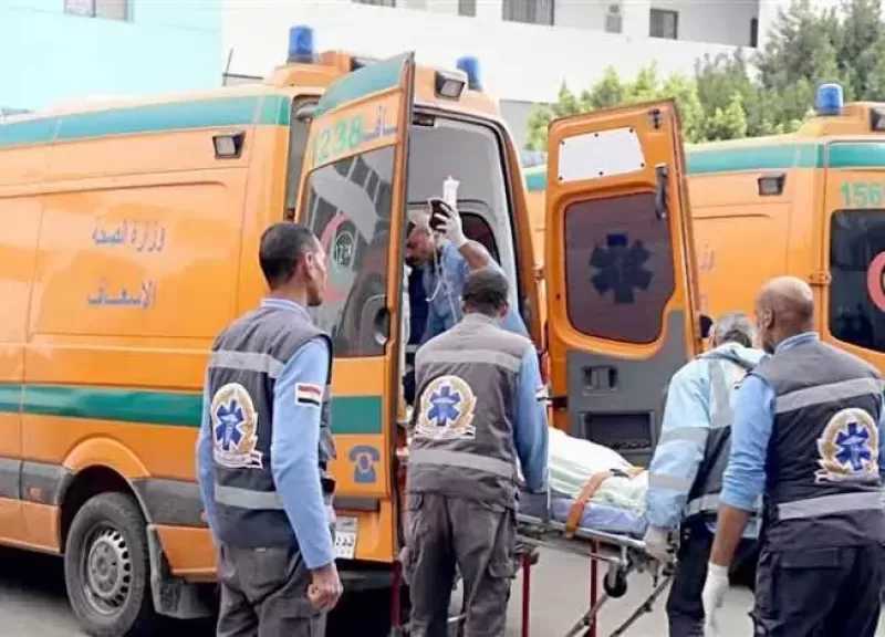 إصابة 4 أشخاص في حادث انقلاب سيارة ملاكي على طريق أسيوط الغربي