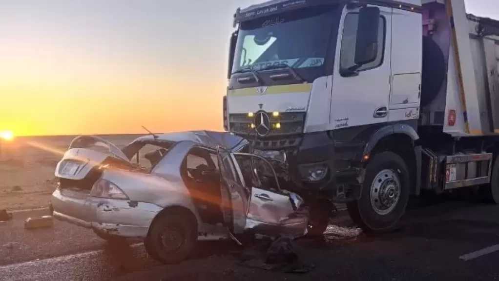 مصرع شخصين وإصابة 3 آخرين إثر حادث تصادم سيارتين في الوادي الجديد