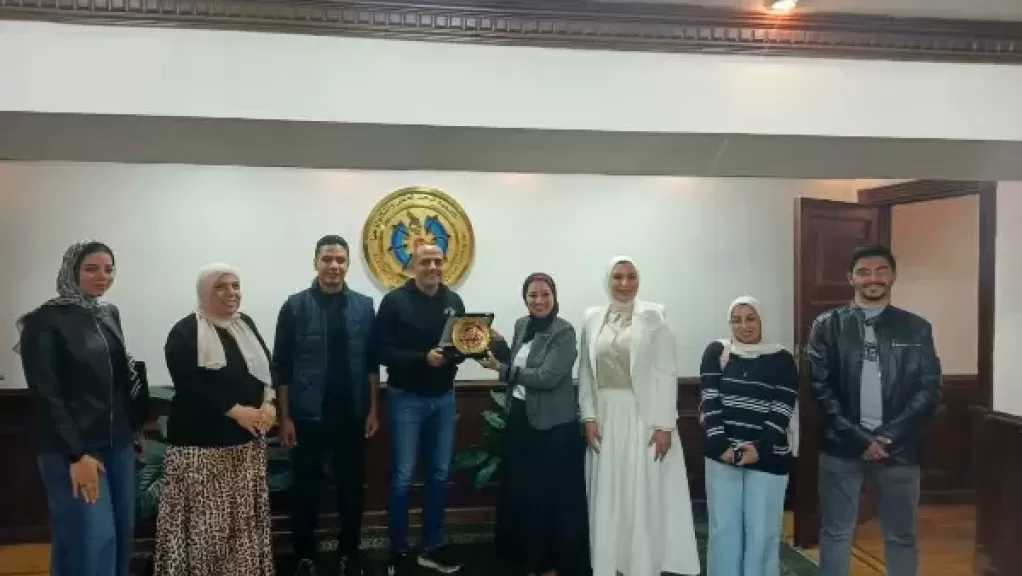 أكاديمية البحث العلمي تستقبل فريق جامعة المنصورة مكتشف “مصريبيثيكس”