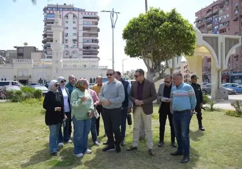محافظ بورسعيد يتفقد الحدائق يوم شم النسيم.. ويشدد على نظافتها