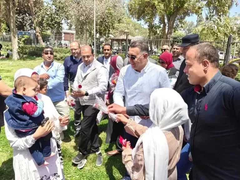 محافظ القليوبية يشارك المواطنين احتفالات شم النسيم بحدائق القناطر الخيرية