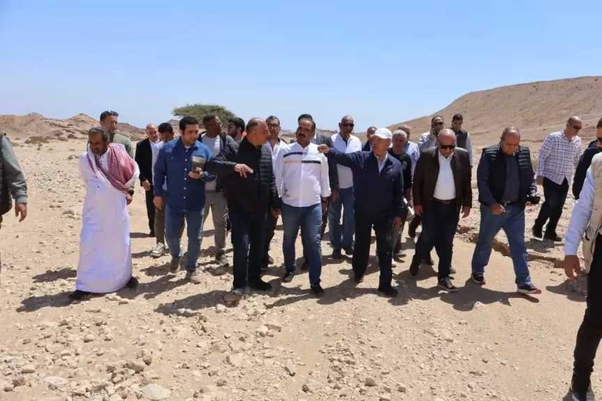 وزيرا النقل والكهرباء في زيارة ميدانية إلى منطقة جبل الجلالة لبدء الخطوات التنفيذية لإقامة عدد من المشروعات لتوليد الكهرباء من طاقة الرياح