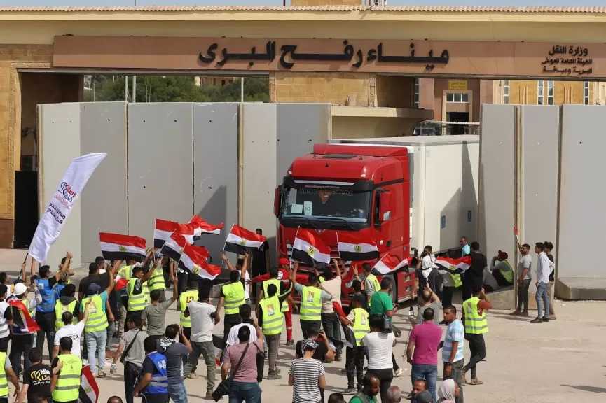 الهلال الأحمر: قوافل المساعدات إلى غزة مستمرة والدعم الإنساني لا يتوقف