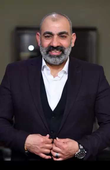 الفنان محسن منصور ينفي انتقاله إلى إدارة المسرح القومي