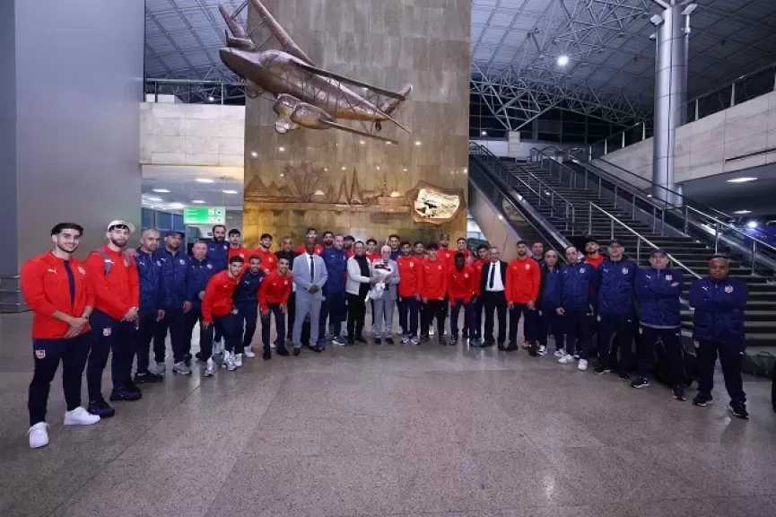 استقبال بالورود.. بعثة بلوزداد تصل القاهرة استعدادا لمواجهة الزمالك