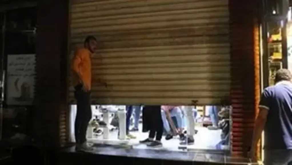 تحرير 864 مخالفة لمحلات ومنشآت خالفت مواعيد الغلق خلال يوم