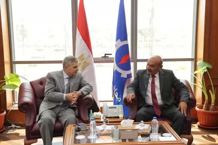 الفريق أسامة ربيع يبحث سبل التعاون مع محافظ السويس.. ويتابع مستوى تقديم الرعاية الصحية بالمستشفيات والمراكز الطبية التابعة للهيئة