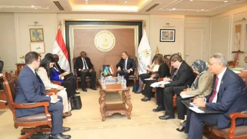 وزير التعليم العالي يستقبل نظيره الرواندي وسفير رواندا لبحث تعزيز الشراكة